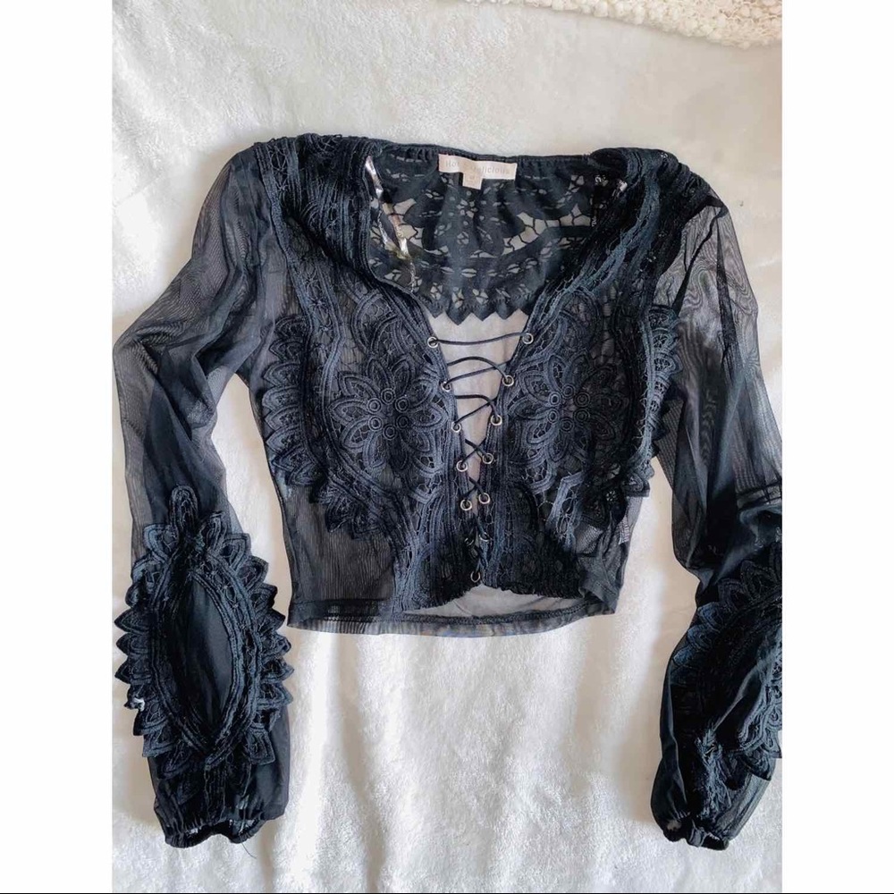 PRICE DROP‼️Mesh See Through Crop Floral Detailing